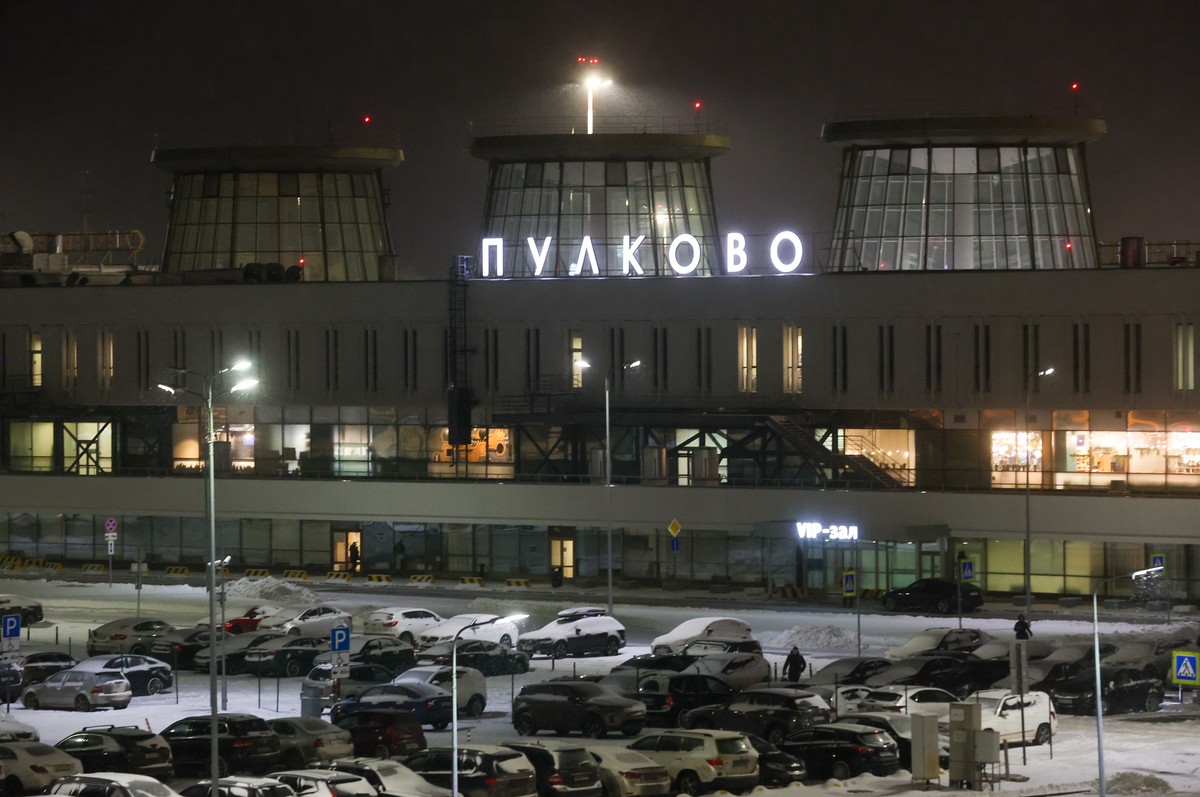 Из-за НЛО в небо над Петербургом подняли истребители