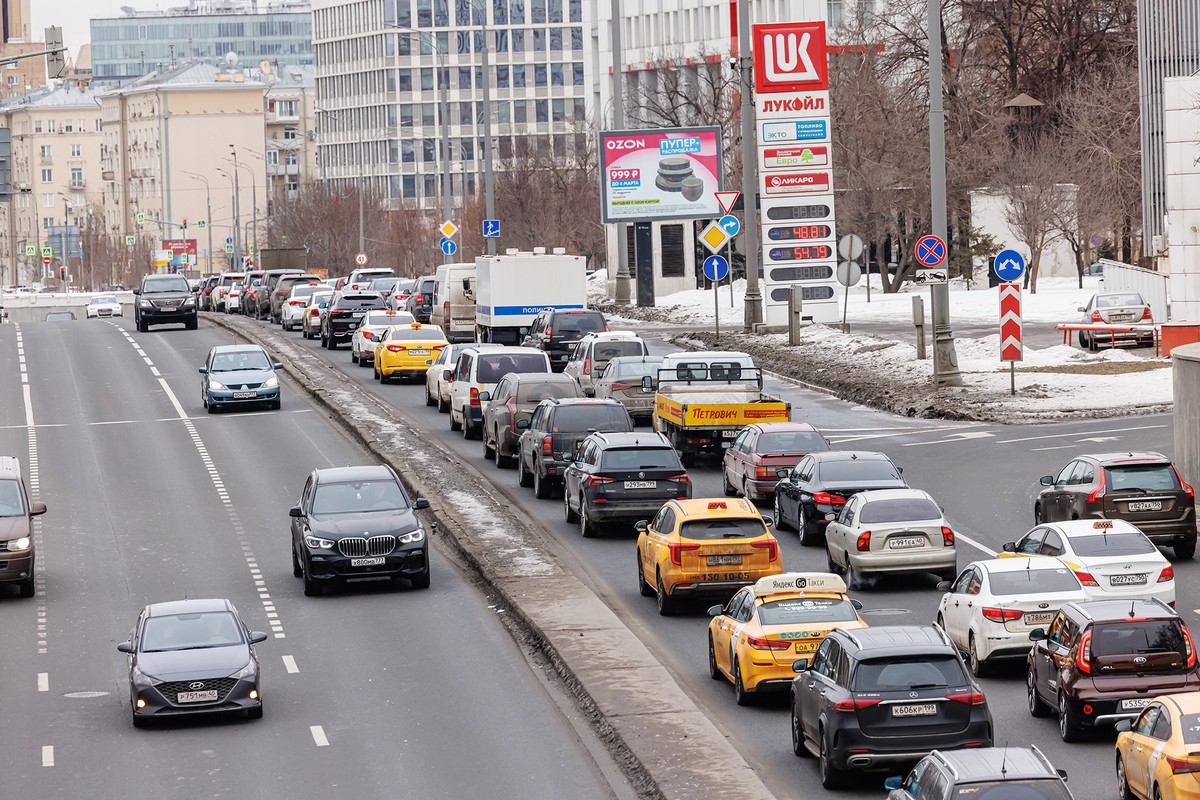 Метеоролог предостерёг автовладельцев от поспешной смены зимней резины