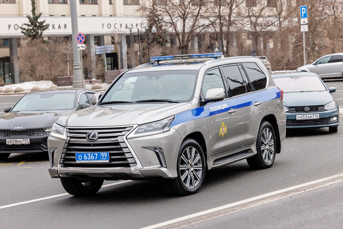 В России начали действовать новые правила предоставления преимущества авто с мигалками
