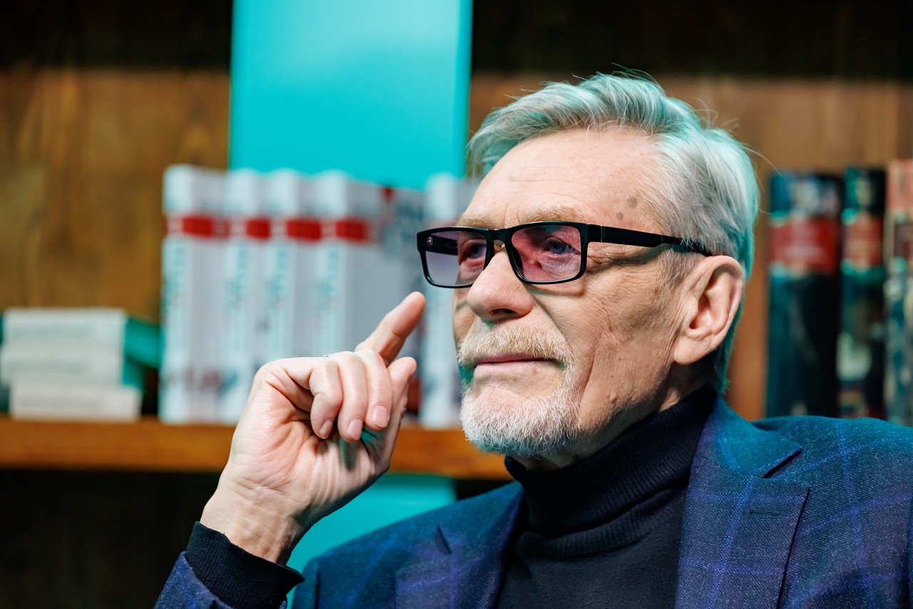 Звезда фильма «Любовь и голуби» Михайлов призвал людей обращаться к Богу вместо тарологов