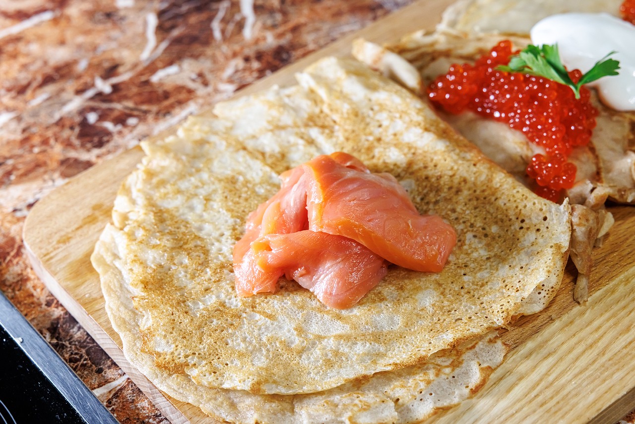 Свет блином сошелся: какие необычные варианты блюда можно найти в Москве на Масленицу