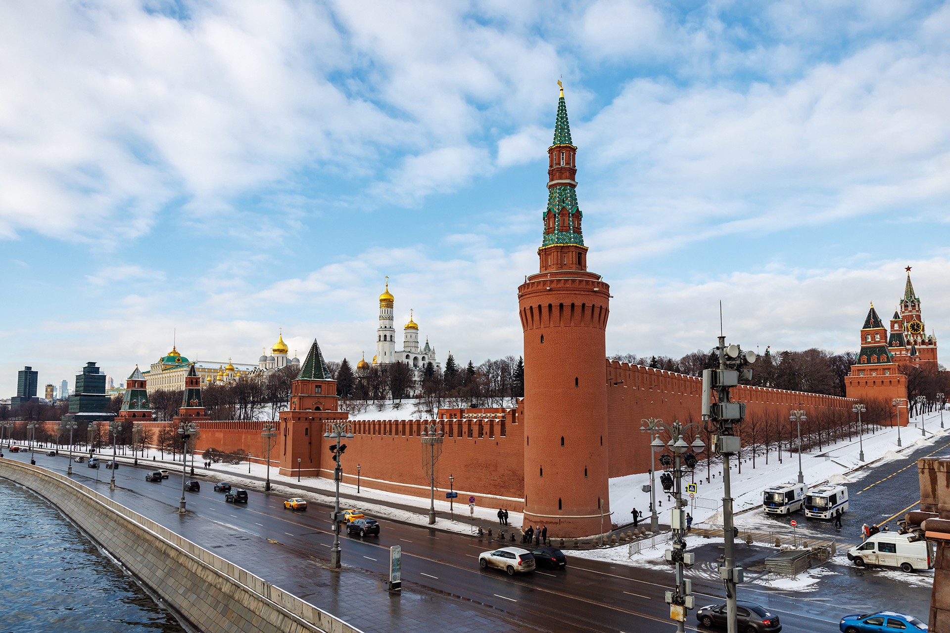 В Кремле указали на необходимость «отодвигать врага» ради безопасности россиян