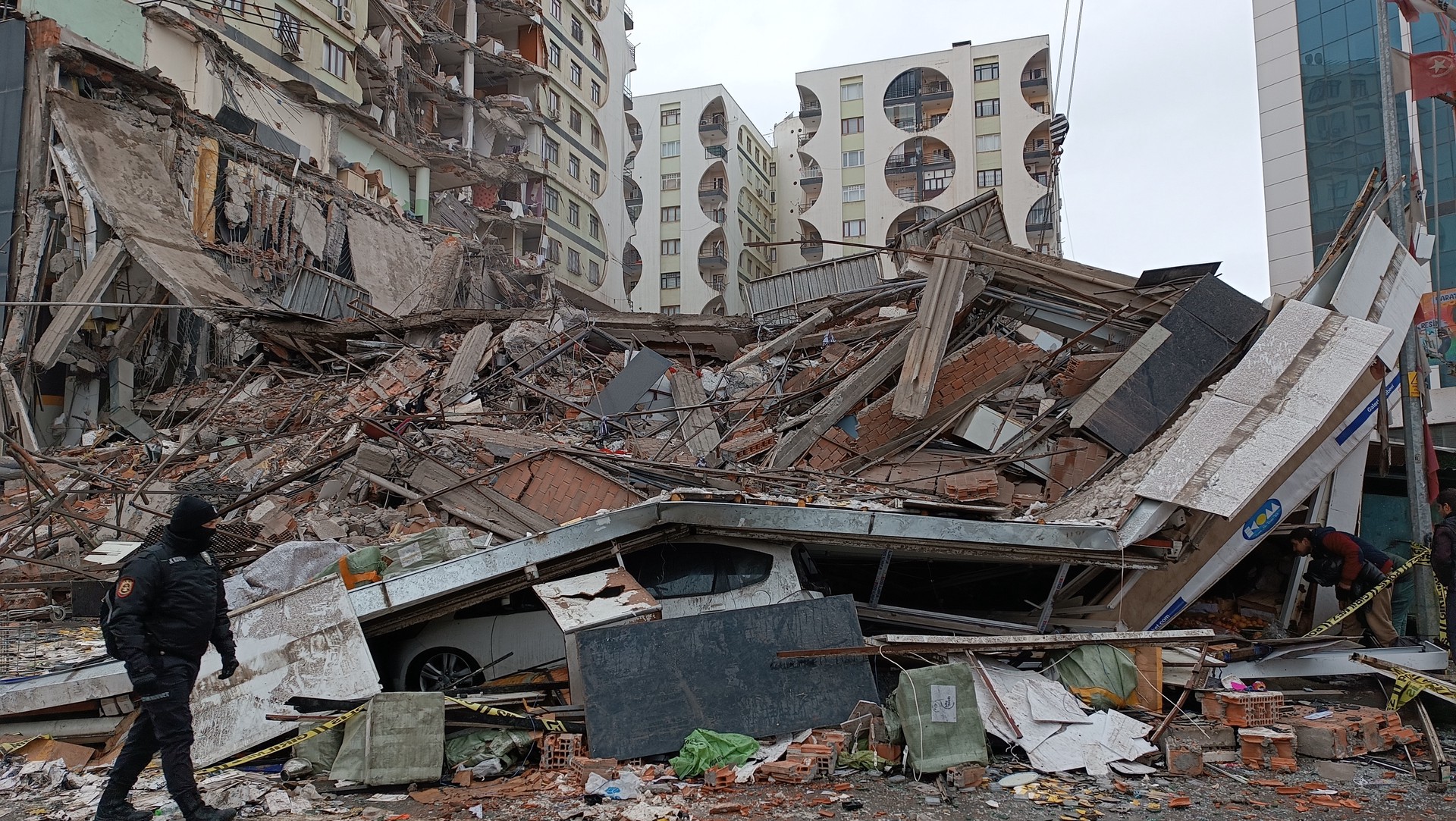При землетрясении в Эквадоре 13 человек погибли и более 120 получили ранения
