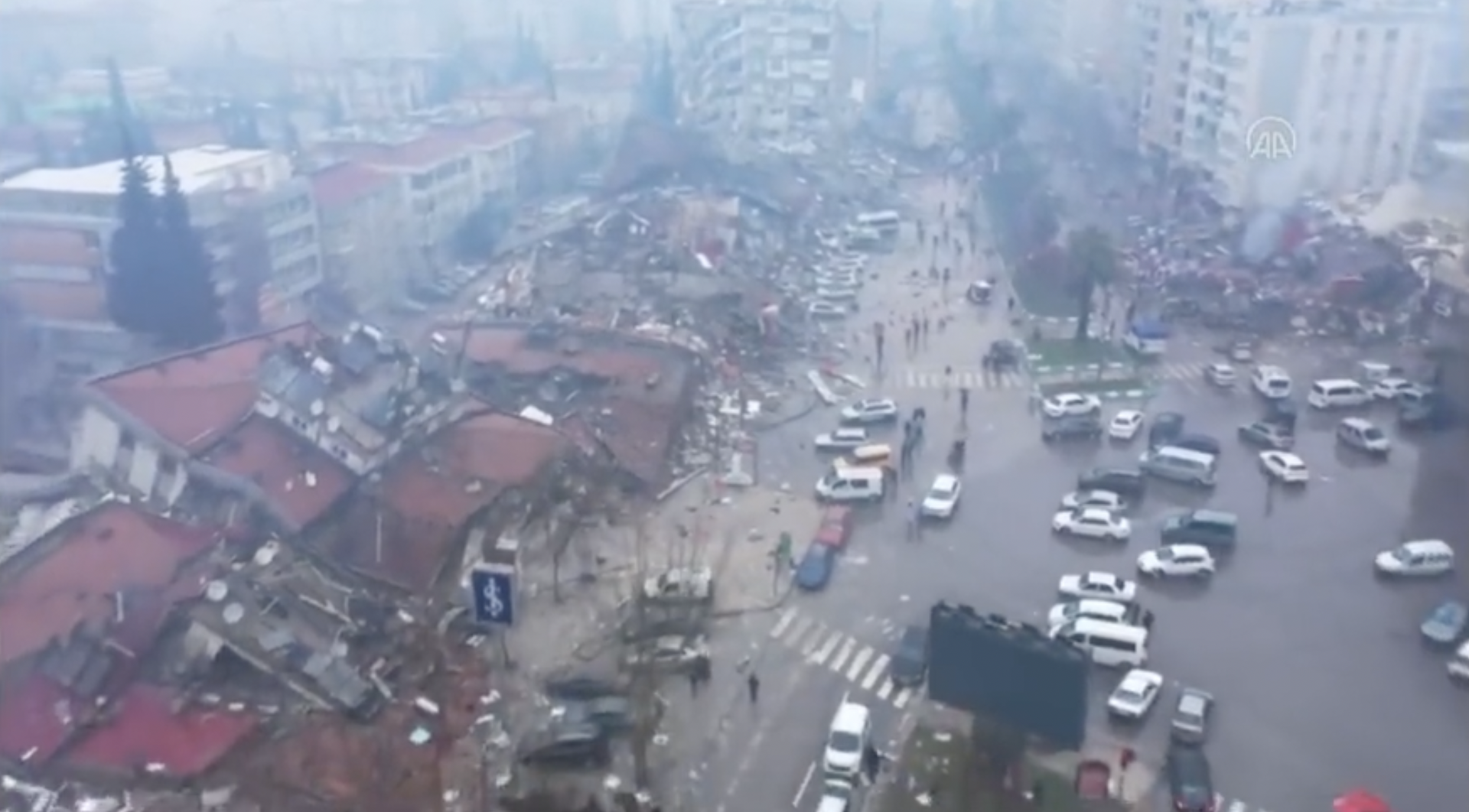 В десяти пострадавших от землетрясения провинциях Турции введён режим ЧС 