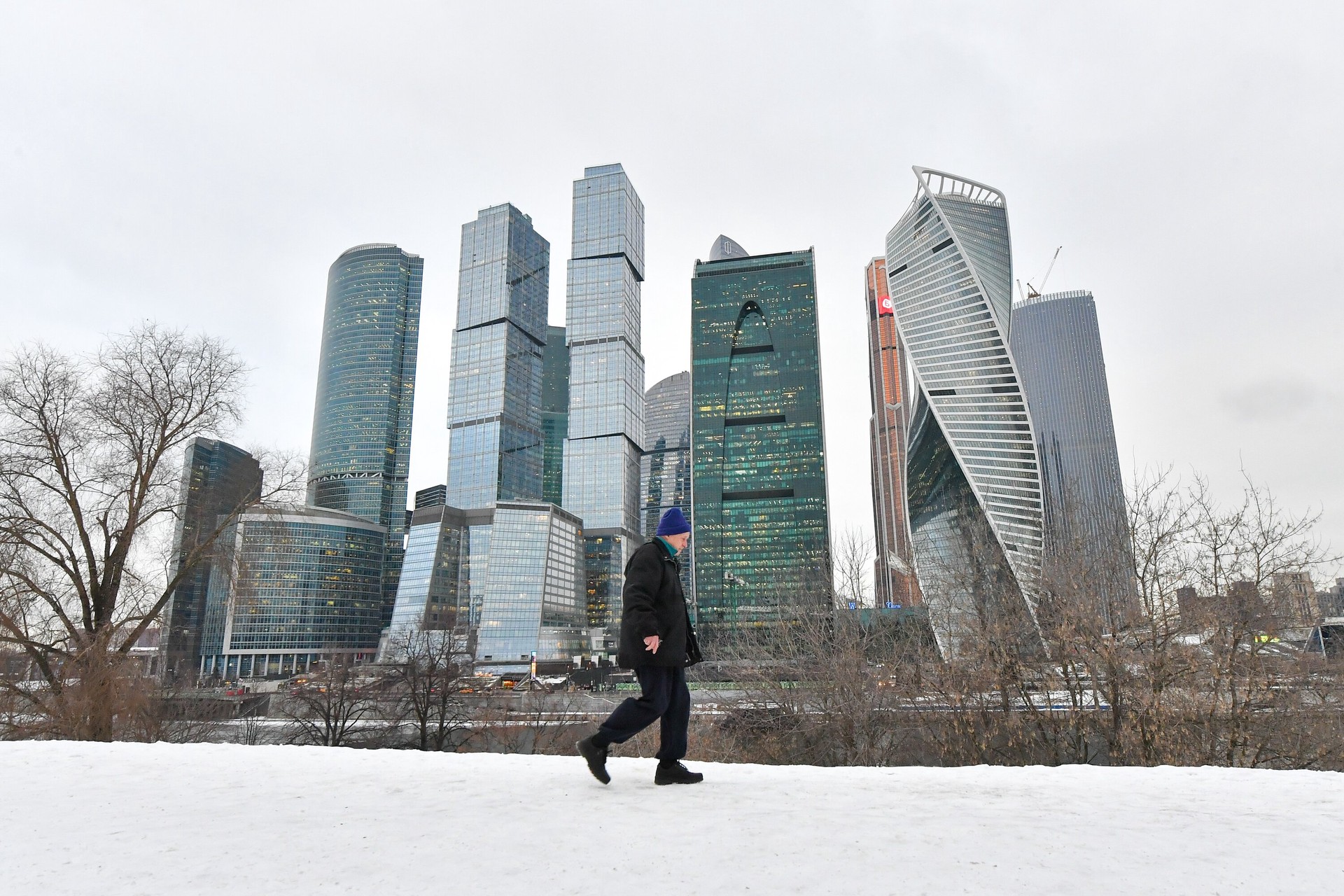 Экономист Лобич назвал три значимых фактора в борьбе России с западными санкциями
