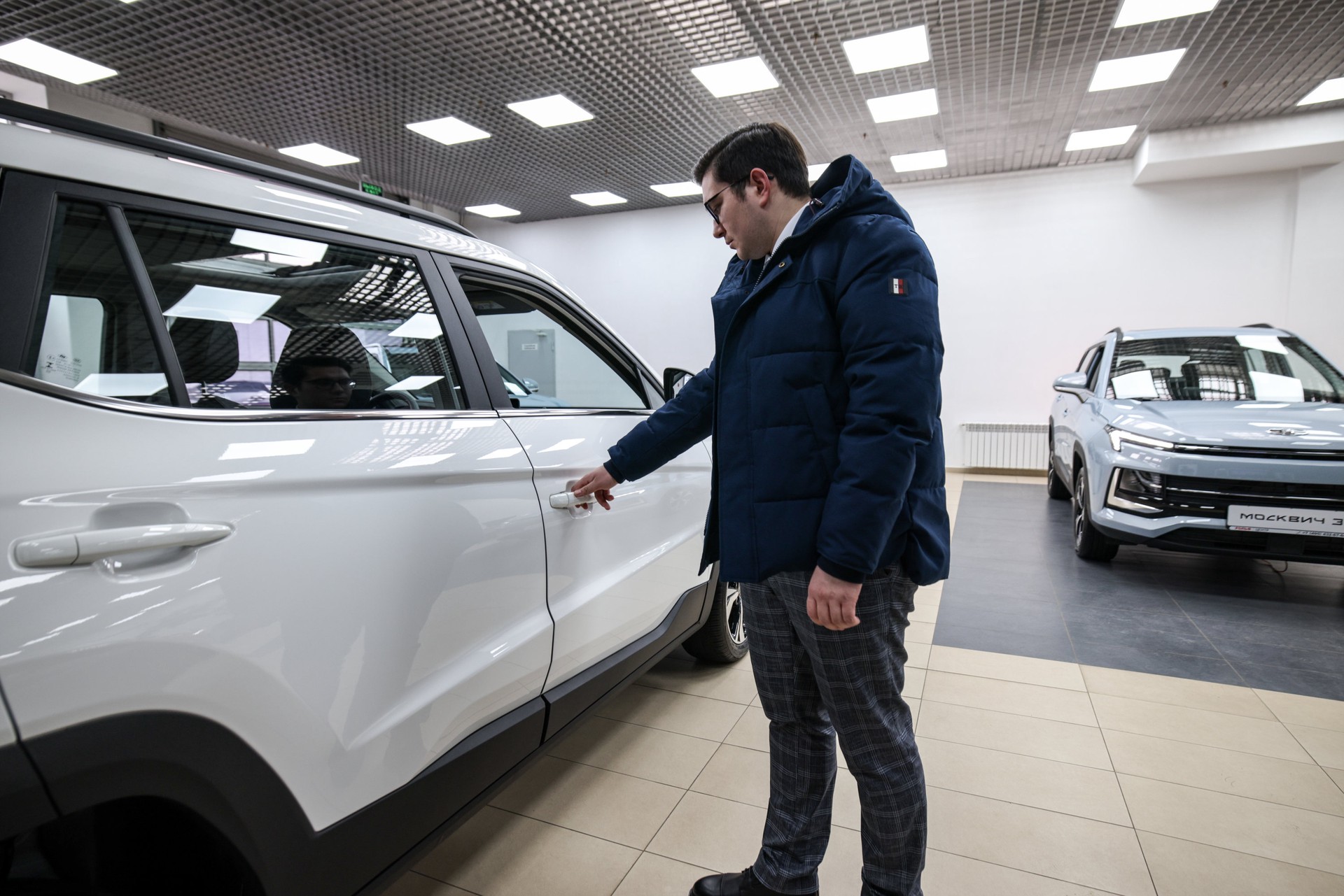 «Автостат»: запасы китайских автомобилей на складах в России достигли 175 тысяч