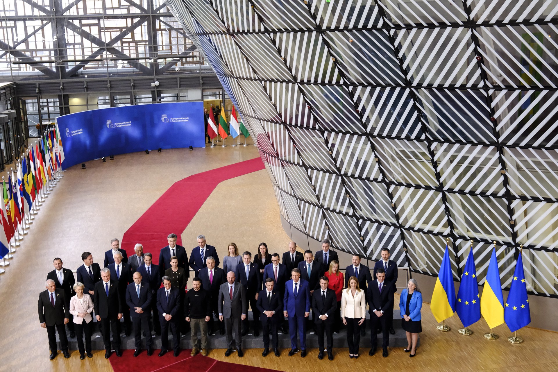 Саммит Евросовета решил предоставить Грузии статус кандидата в Евросоюзе