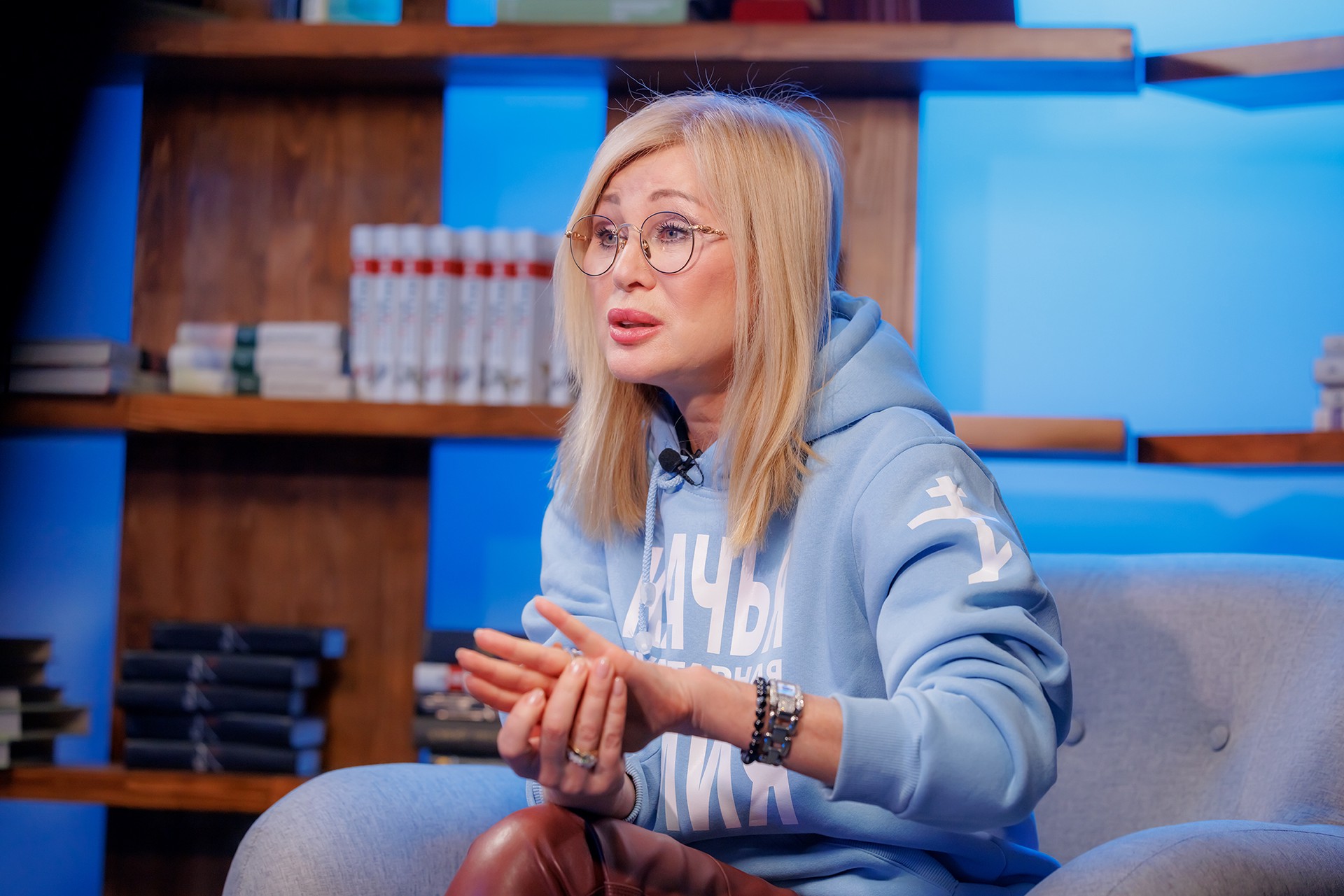 Цыганова призвала любителей цветных гробов заняться физическим трудом
