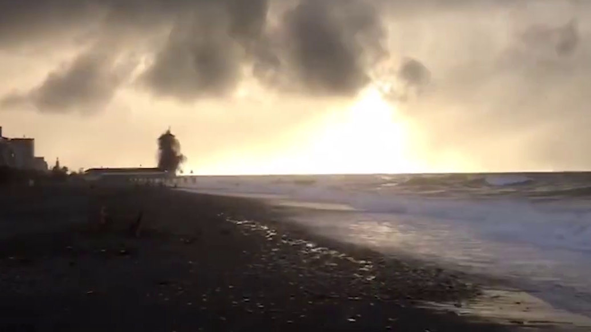 На берегу Черного моря в Батуми взорвалась мина, которую принесло водой