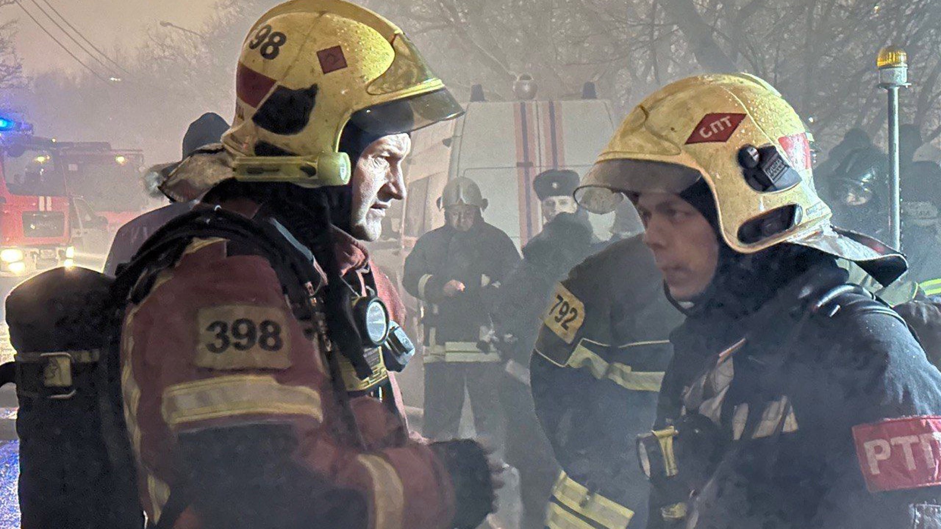 Площадь пожара в жилом доме в Москве составляет четыре тысячи квадратных метров