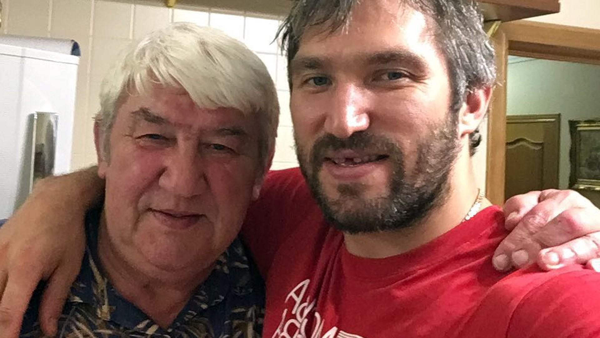 Умер отец Александра Овечкина