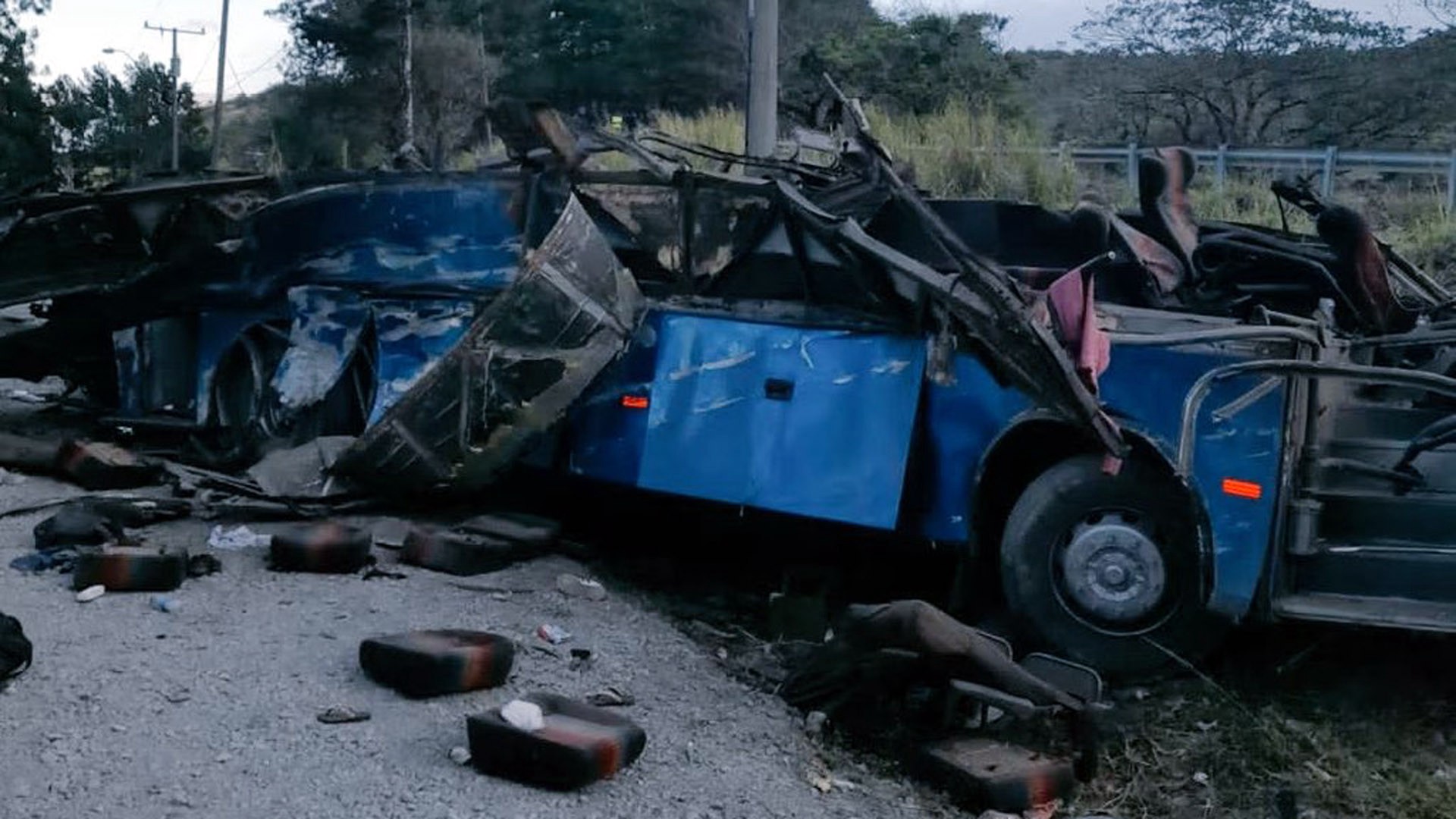 В Панаме автобус упал в овраг, 39 человек погибли