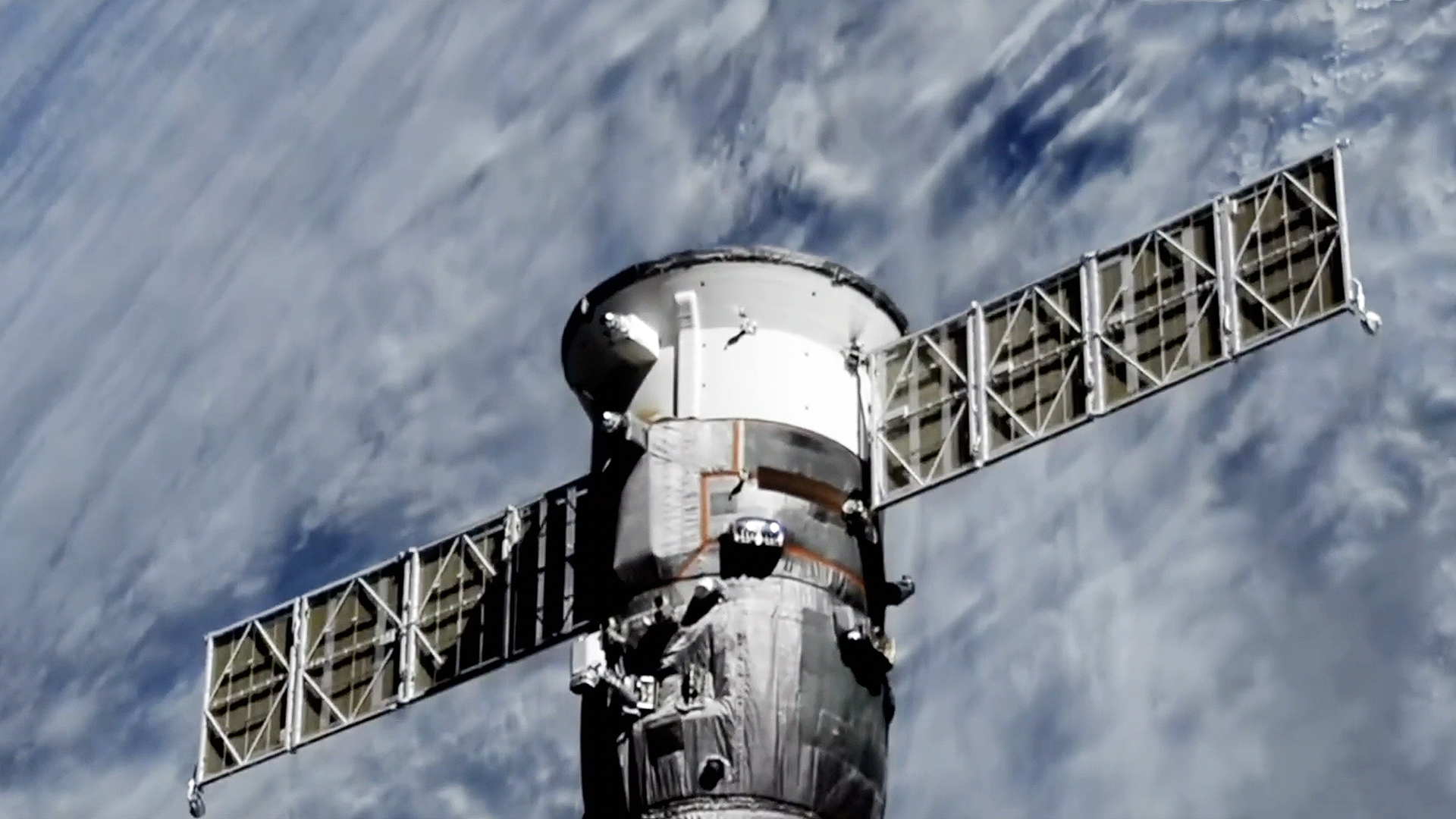 «Прогресс МС-24» увел МКС от столкновения с космическим мусором