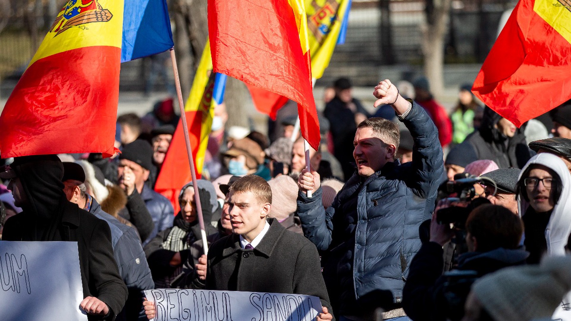Эксперт Денисов: экономический кризис и политические метания Санду «выгнали» молдаван на протесты