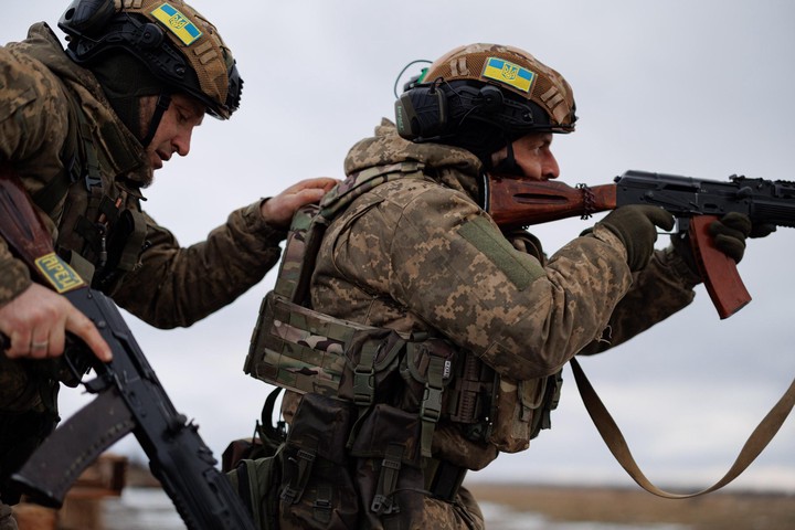 Пленные военные ВСУ семьями вступают в российский добровольческий батальон