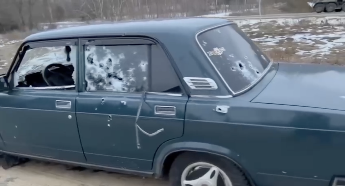 ФСБ опубликовала видео обстрелянных диверсантами автомобилей в Брянской области