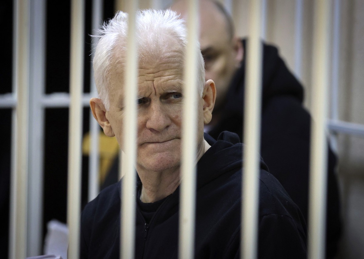 В Белоруссии к десяти годами колонии приговорён нобелевский лауреат Алесь Беляцкий
