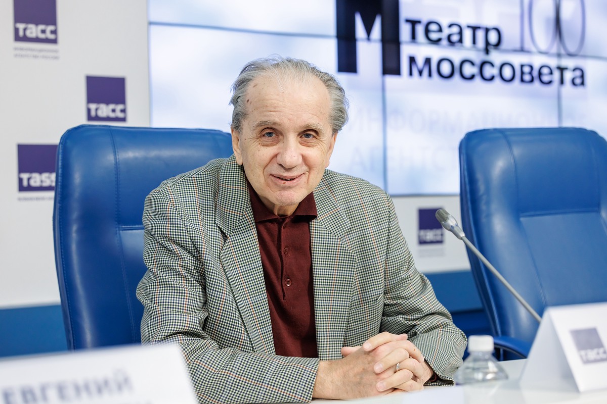Звезда фильма «Я шагаю по Москве» Евгений Стеблов был госпитализирован