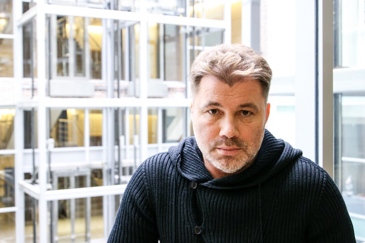 «Близко к предательству»: писатель Олег Рой жёстко высказался о «голой» вечеринке Ивлеевой