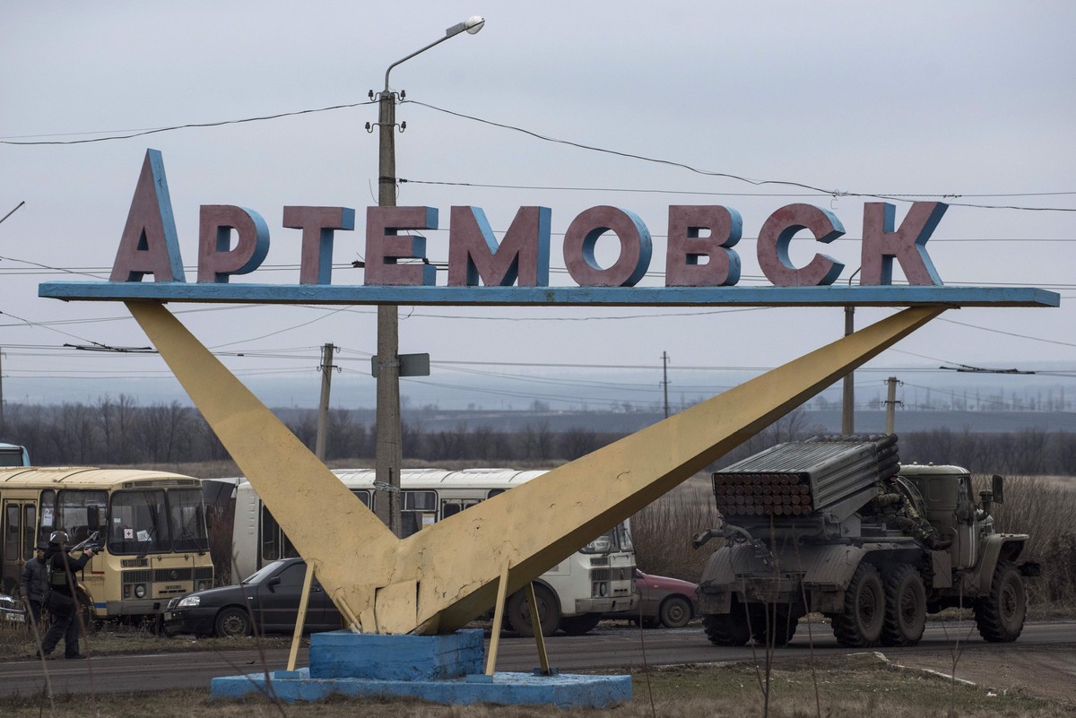 Бывший генпрокурор Украины Луценко сообщил о получении приказа покинуть Артёмовск