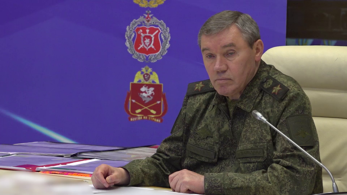 Начальник Генштаба ВС РФ проверил передовой пункт управления группировки войск на Запорожском направлении