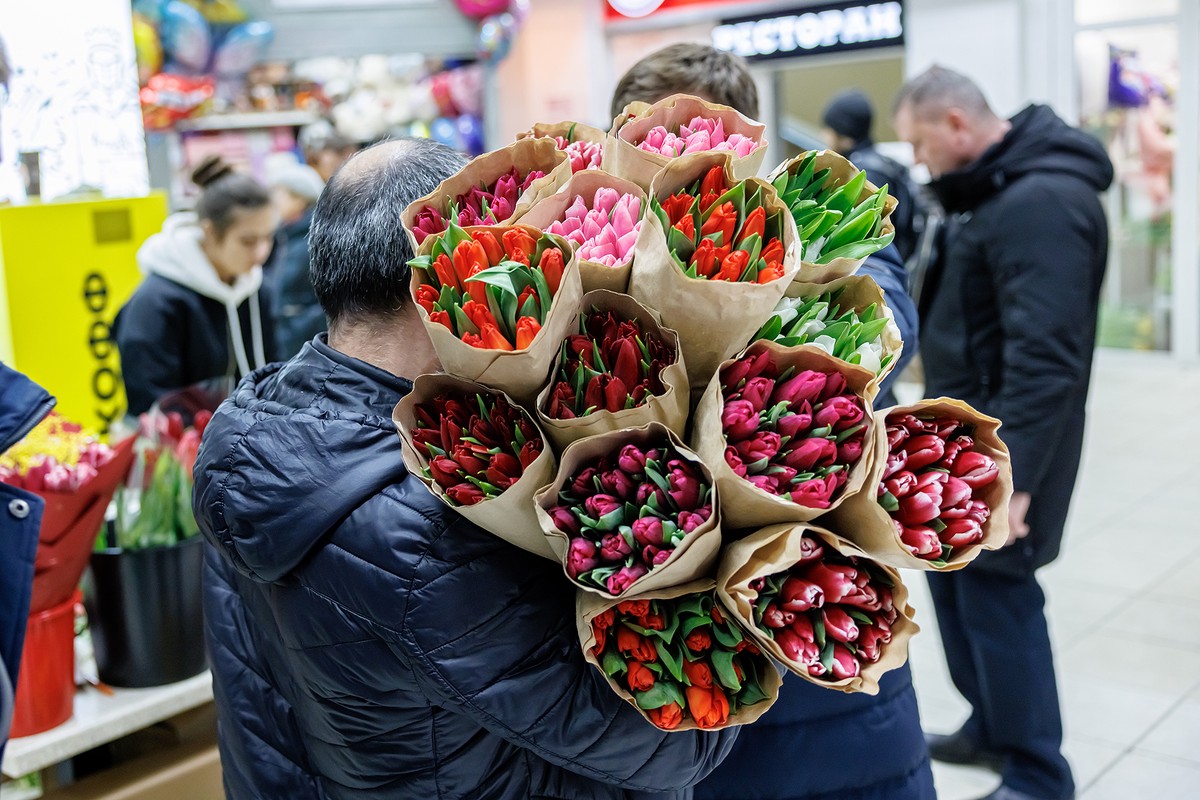 Эксперт спрогнозировал стоимость роз и тюльпанов к 14 февраля и 8 Марта