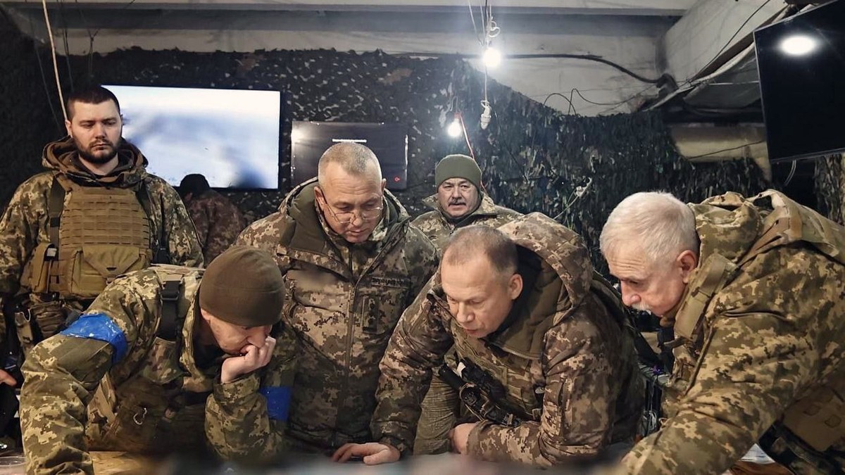 Командующий Сухопутными войсками ВСУ объяснил оборону Артёмовска