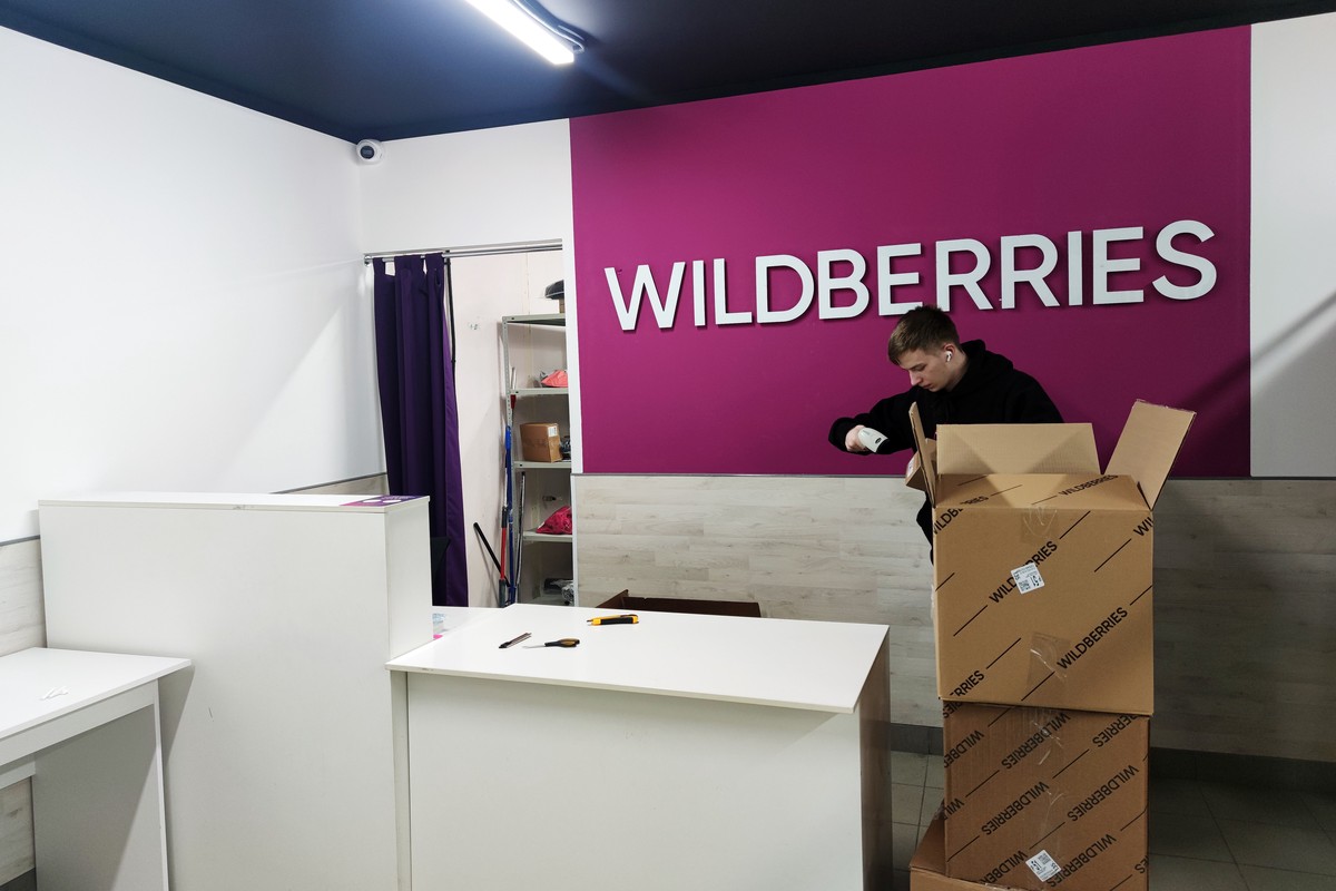 Песков ответил на слухи об использовании складов Wildberries для ВС РФ