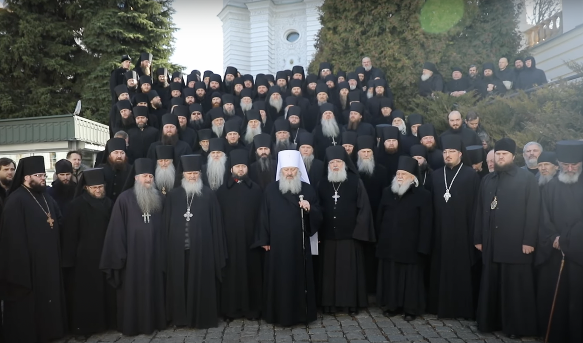Монахи попросили Зеленского «не обижать, а наоборот, защищать» Киево-Печерскую лавру