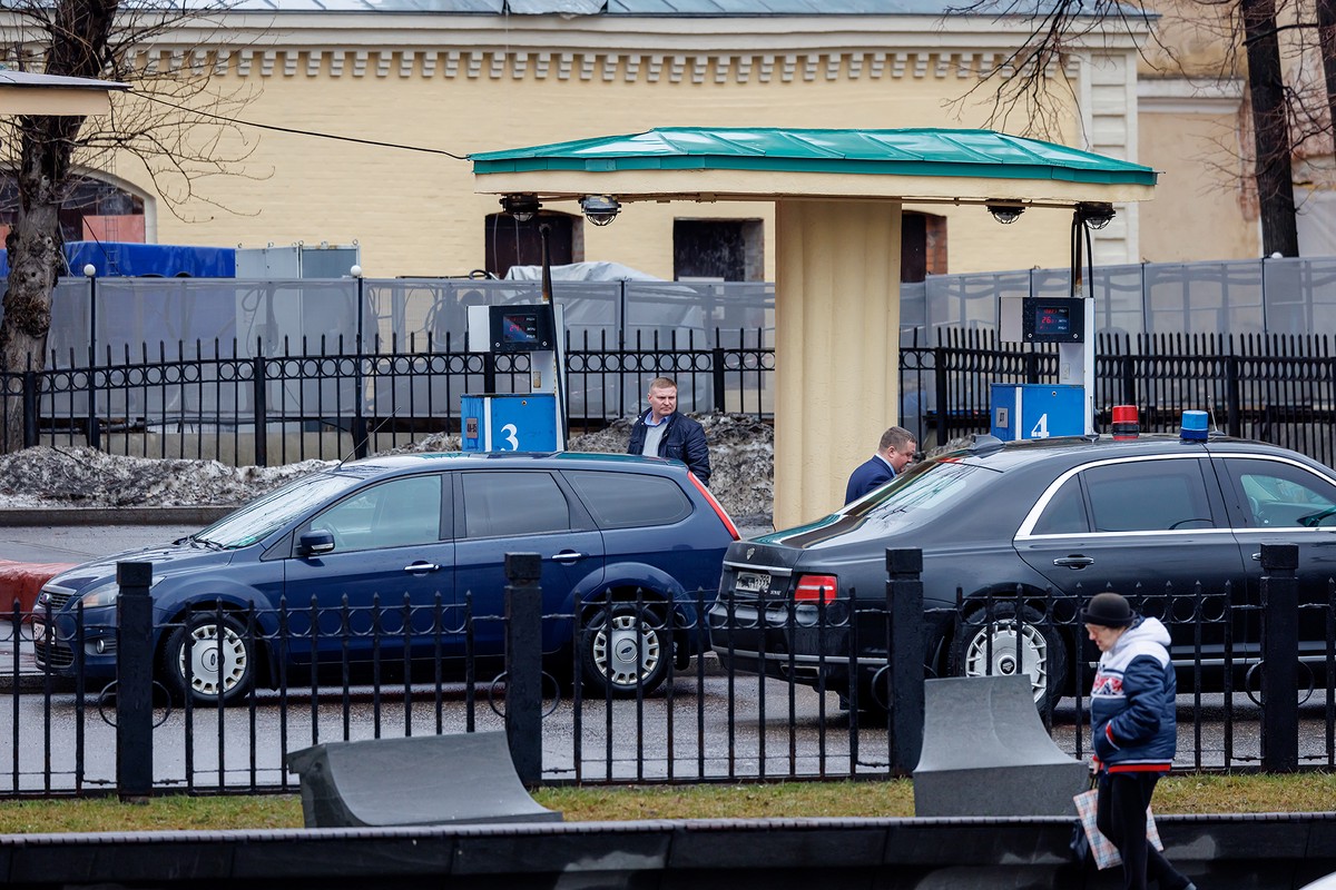Российский автопром пока не обладает достаточными мощностями, чтобы провести большую закупку для чиновников 