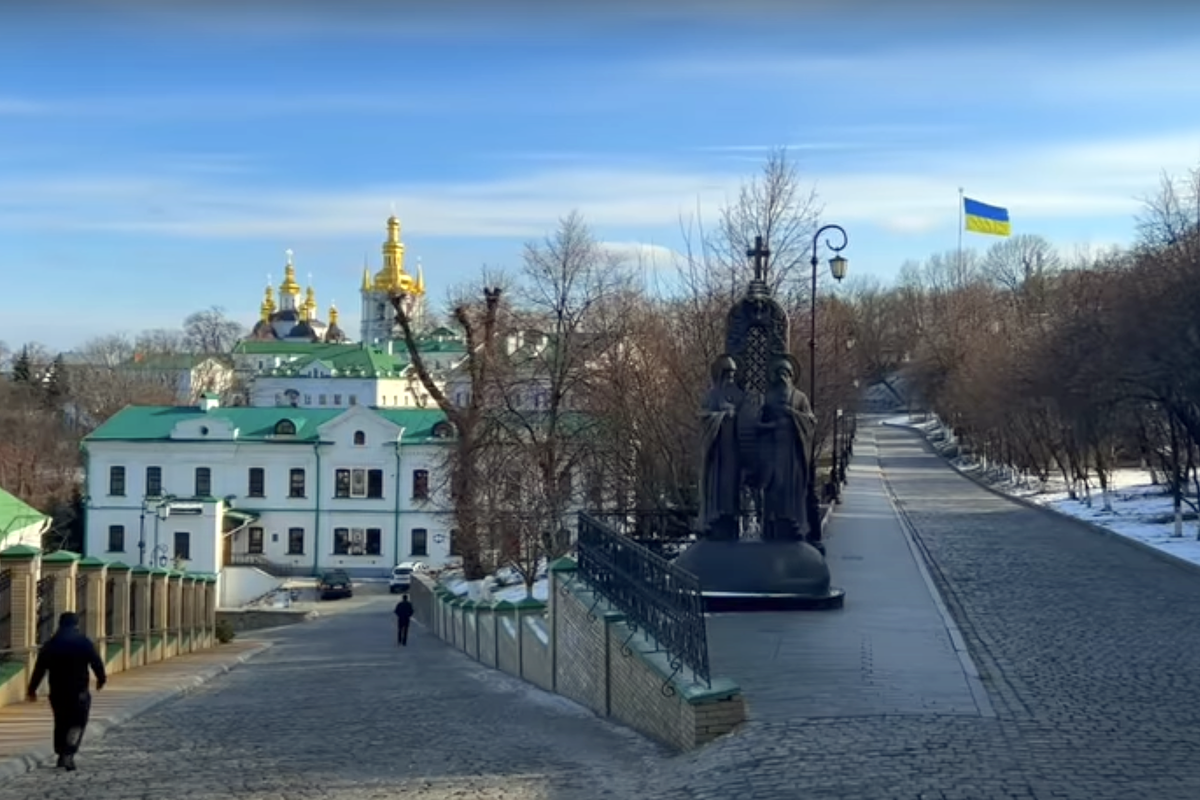 Эксперт: Украинская власть может силой изгнать монахов УПЦ из Киево-Печерской лавры