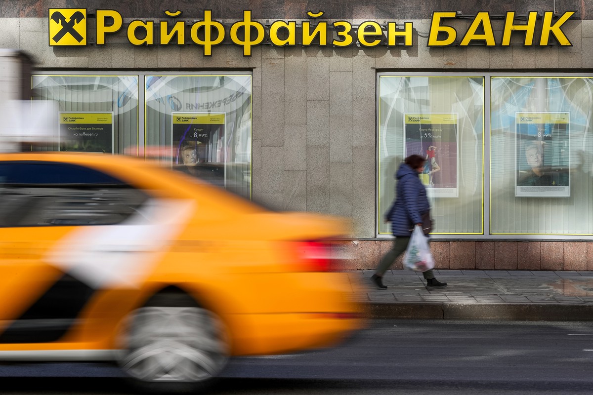 «Райффайзенбанк» продаст подразделение в России