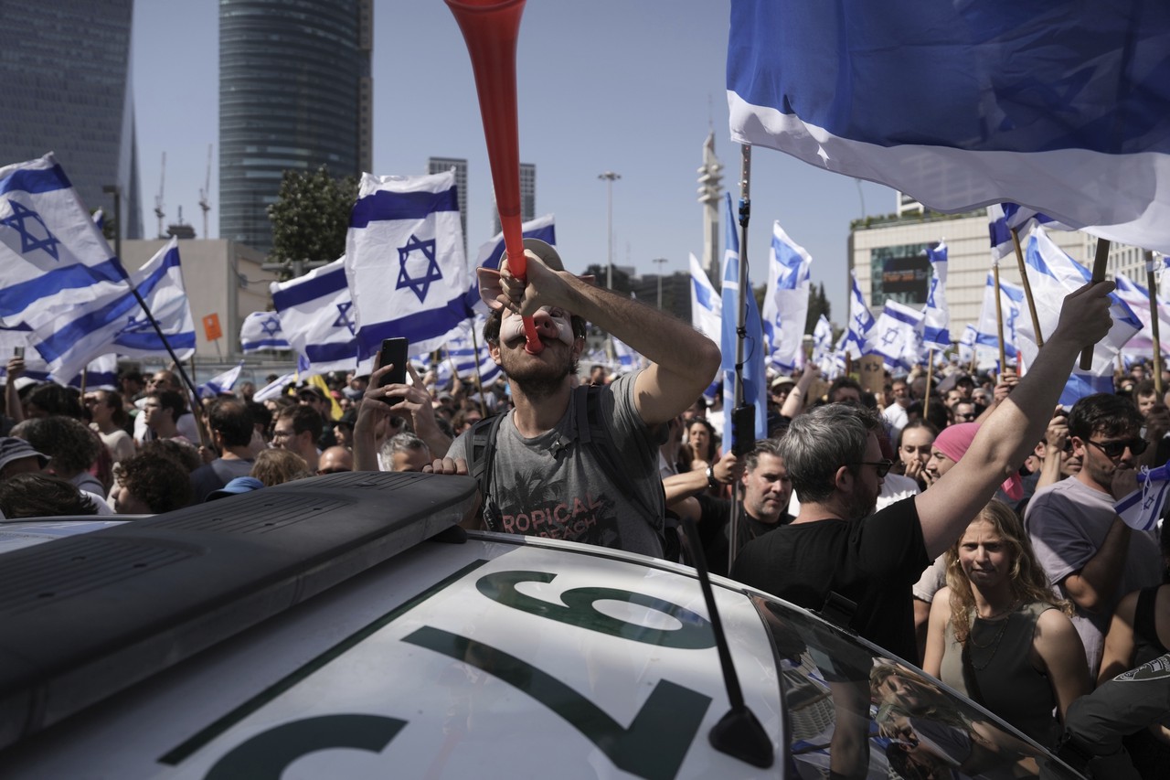 Внешние враки: как Нетаньяху прикрывается Ираном от оппозиции