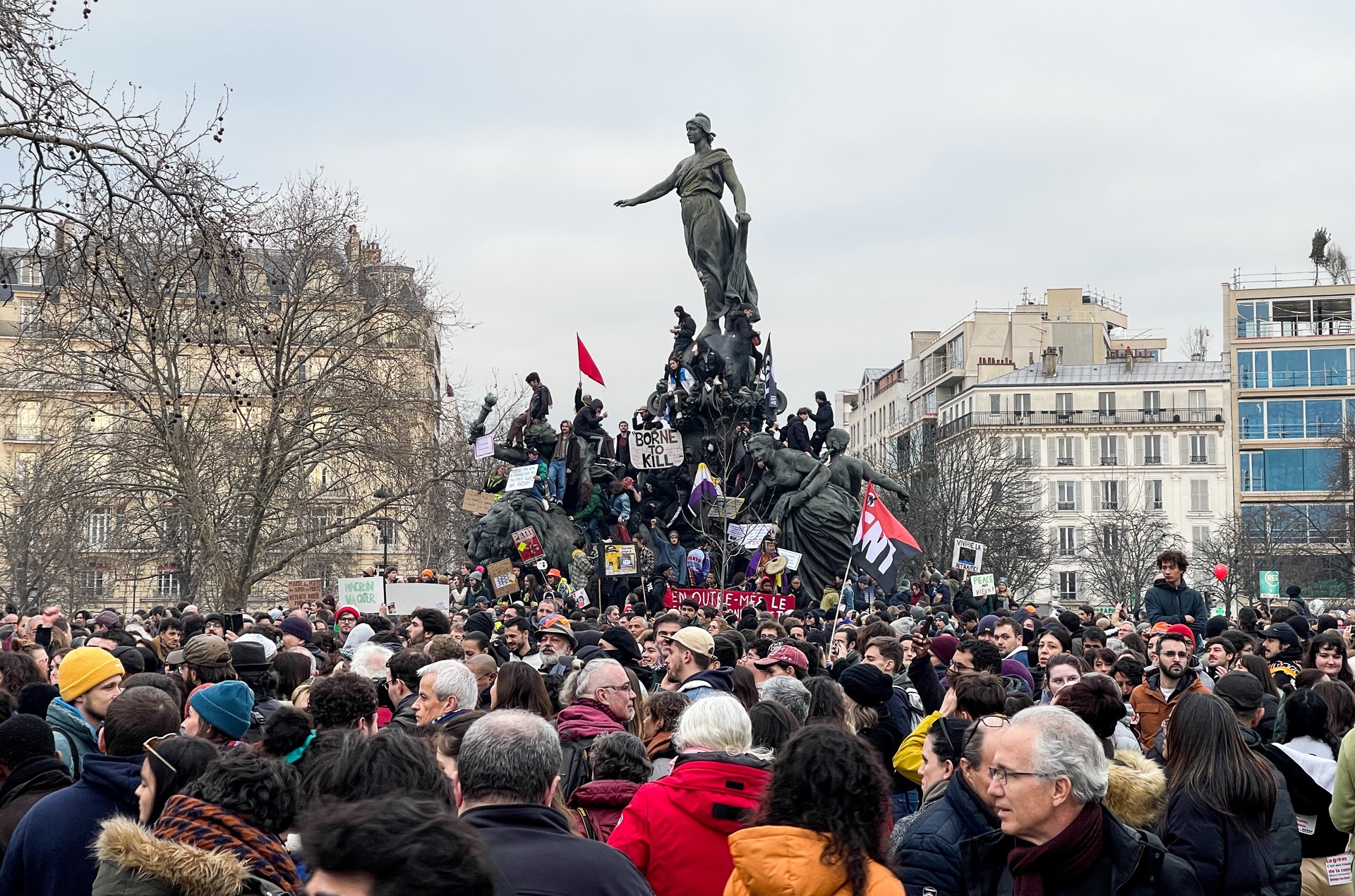 «Любят бастовать по любому поводу»: политолог Нисневич рассказал о протестах во Франции