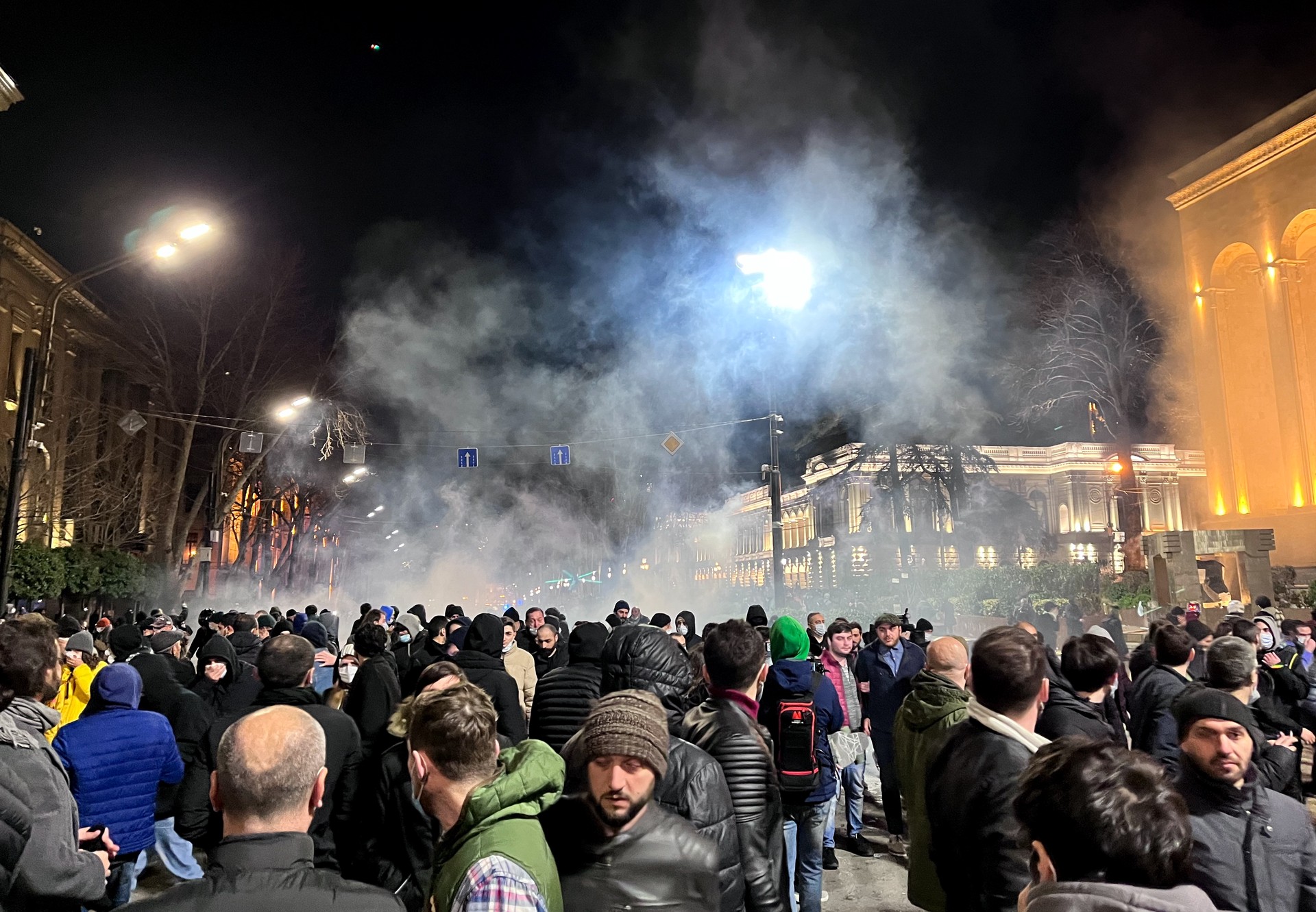 Участниками протестов в Тбилиси стали более тысячи человек