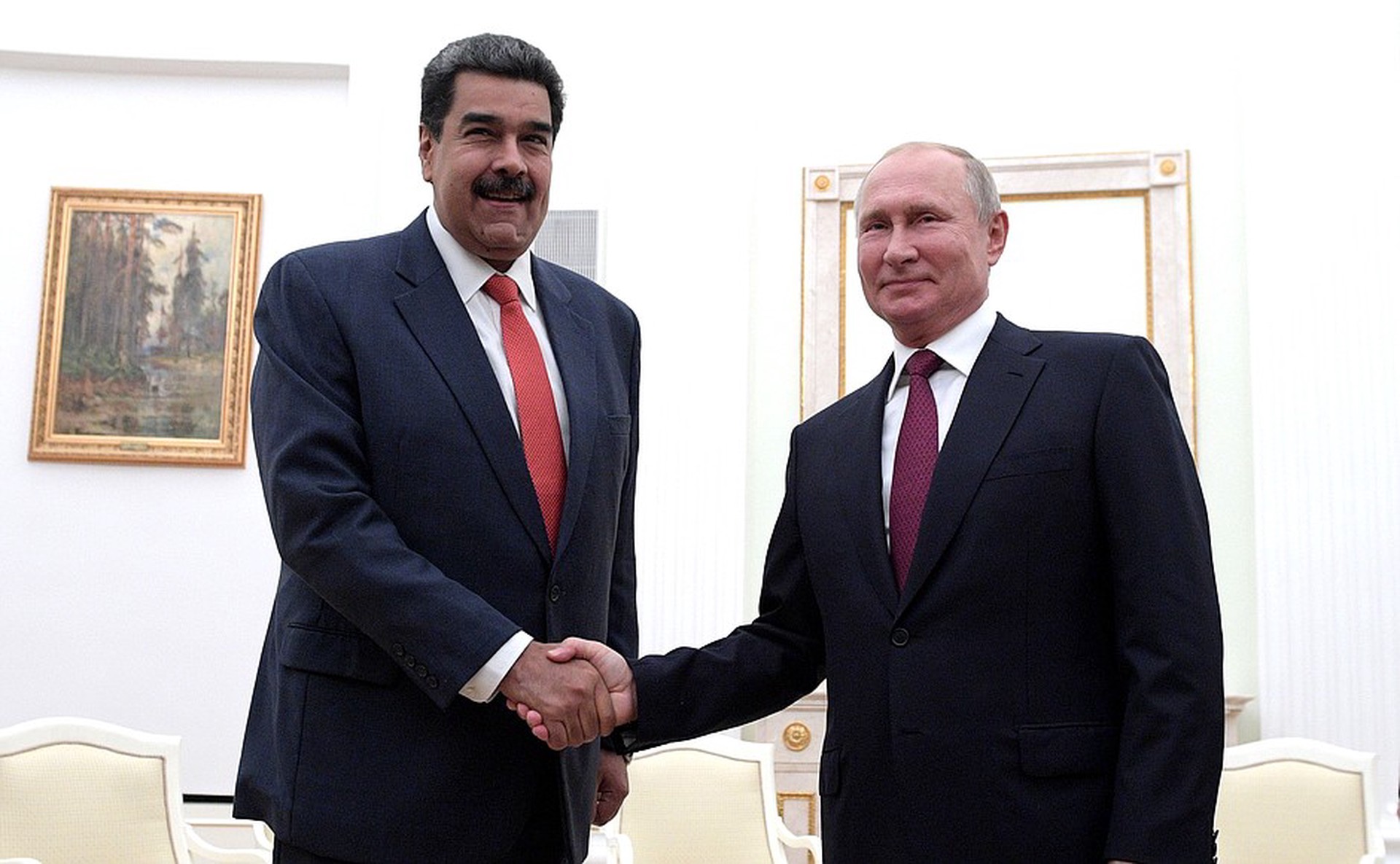 Путин провёл телефонный разговор с Мадуро