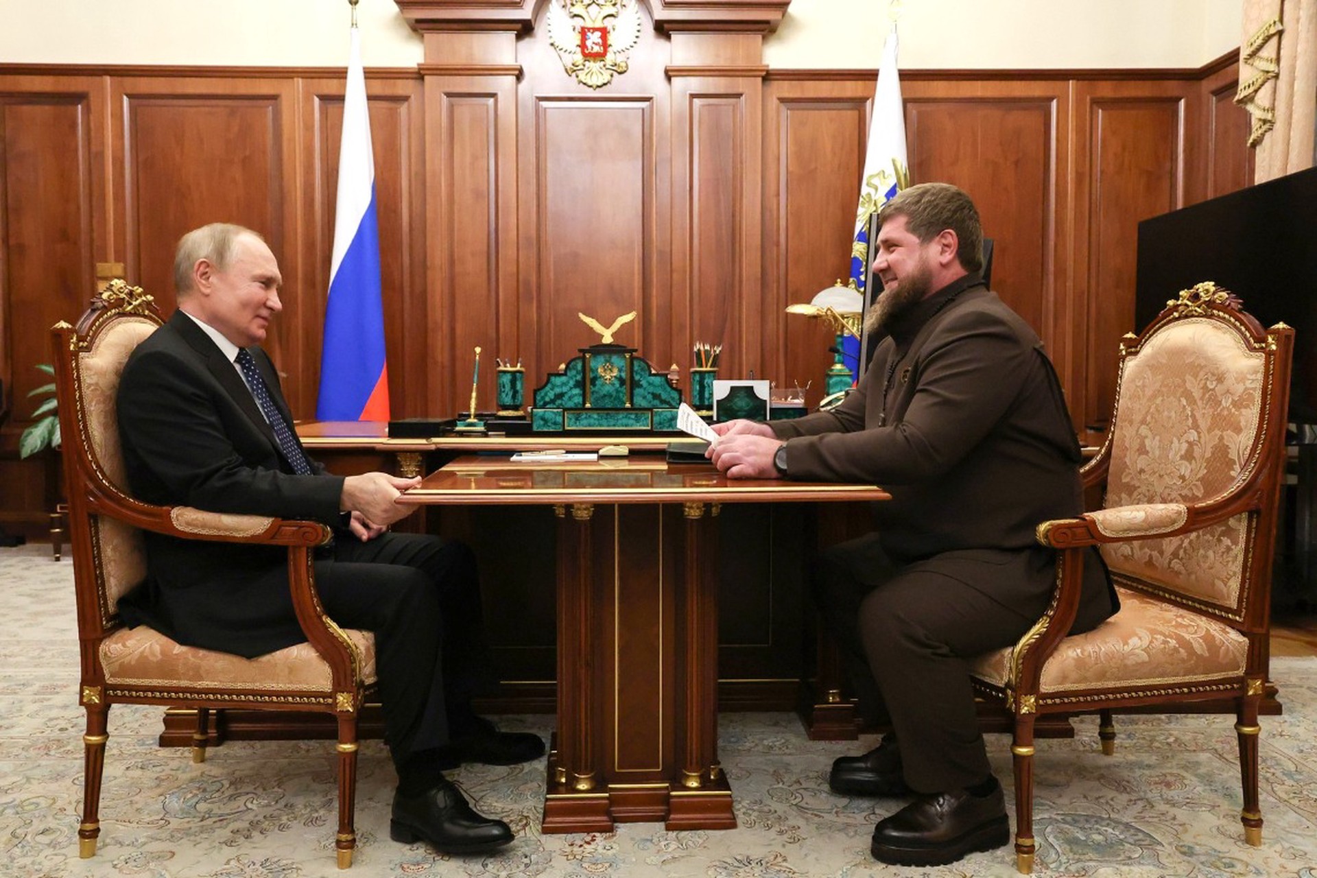 Президент РФ попросил Кадырова передать теплые слова чеченским бойцам в зоне спецоперации