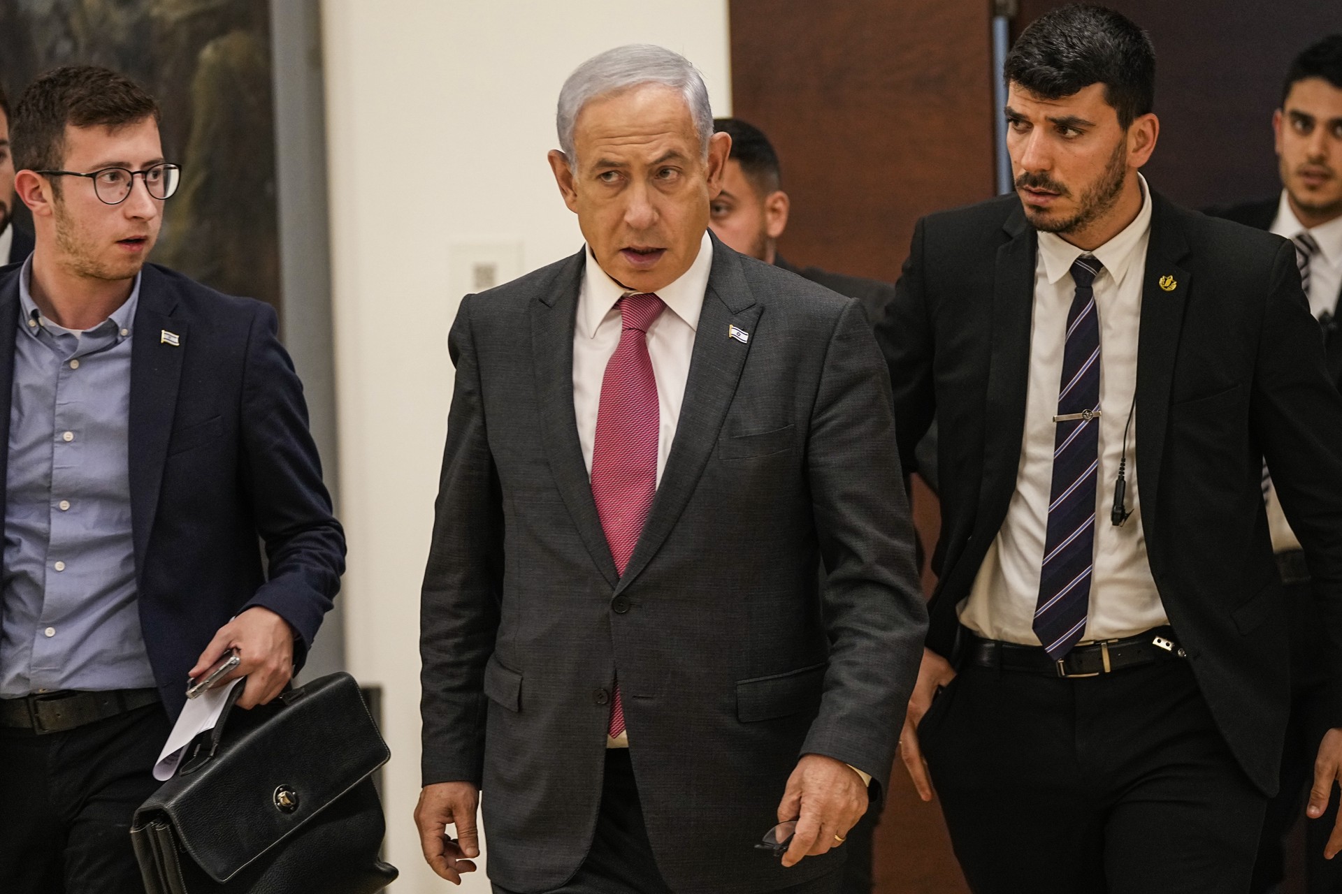 Судьи по всему: что заставило Биньямина Нетаньяху прервать визит в Германию 