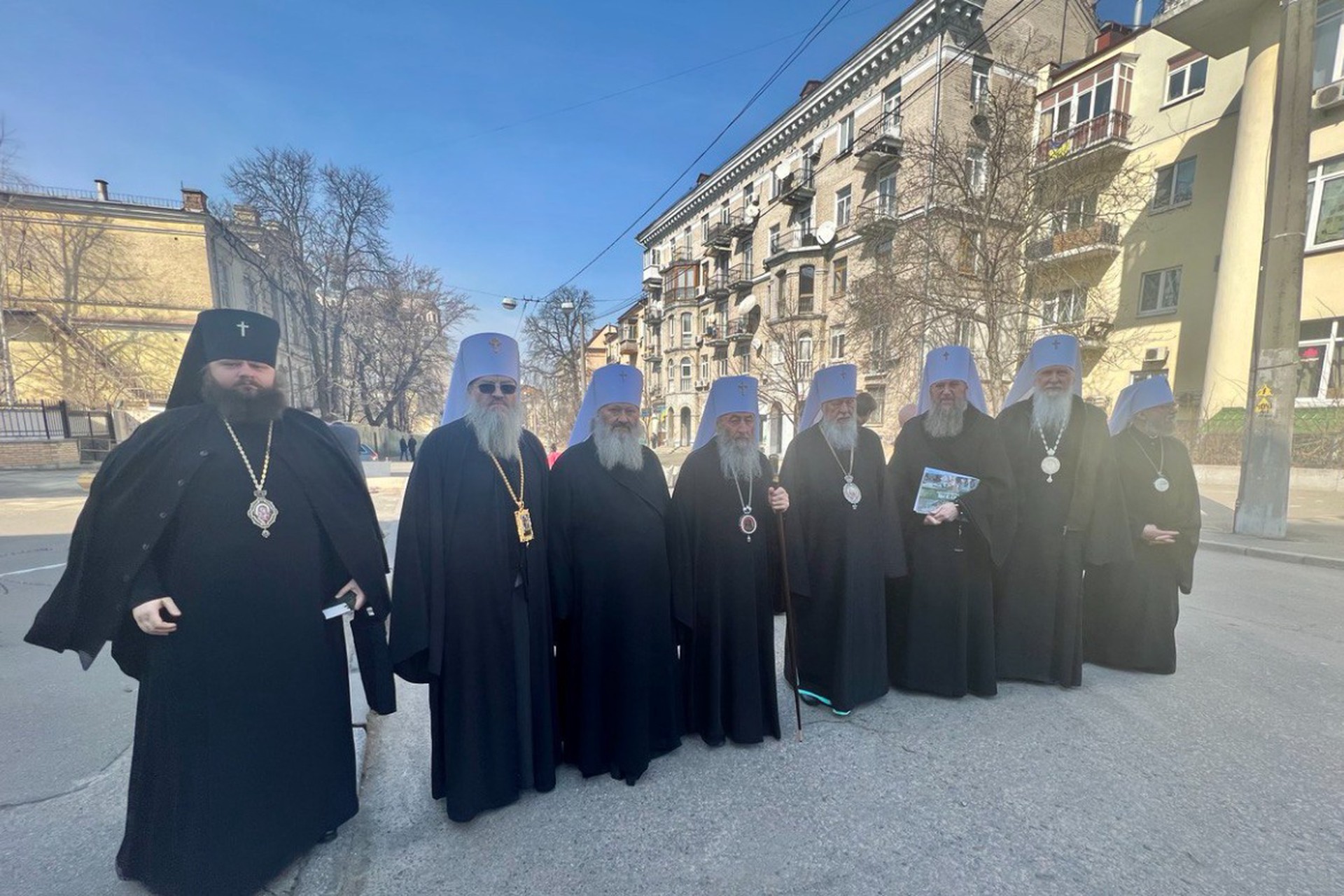 Члены Синода канонической УПЦ пришли к офису Зеленского, чтобы донести до властей позицию церкви