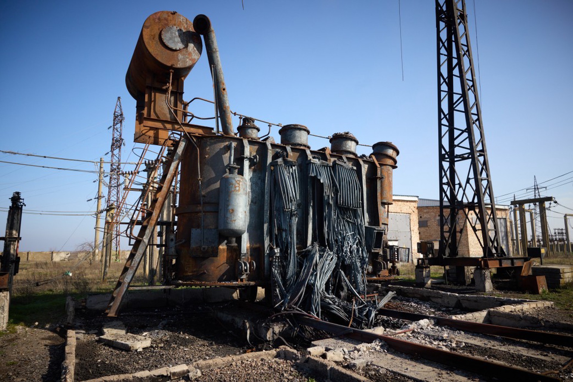 В Минэнерго Украины сообщили о массированной атаке на энергообъекты страны