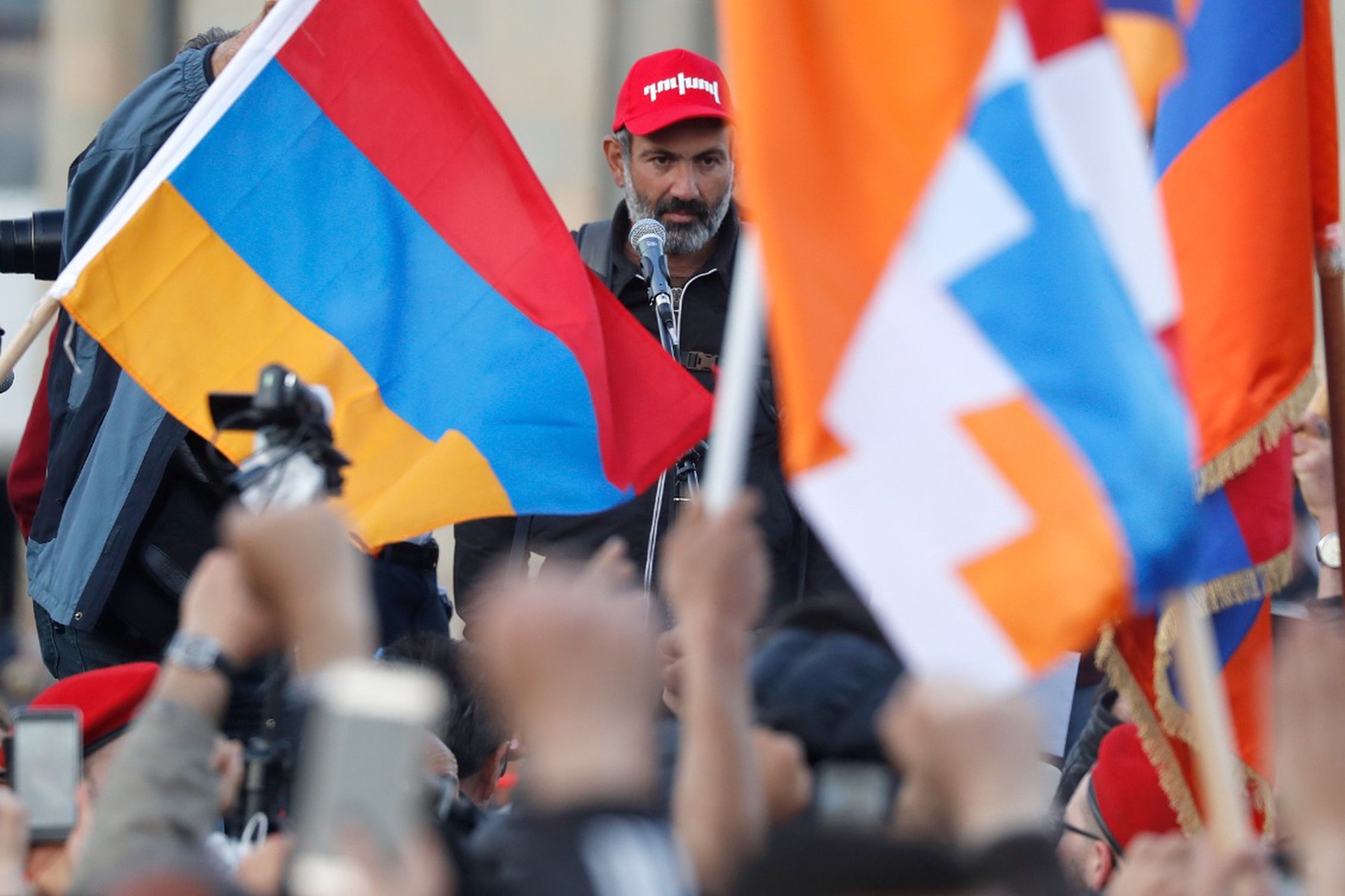 Демократия в пешем путешествии: почему «либеральная революция» не сделала Армению лучше