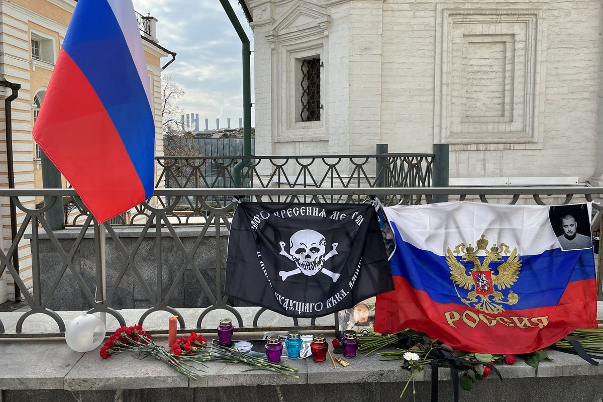 «Комплекс из ваз и лопаток»: стало известно о позиции адвокатов осквернителей мемориала героев СВО