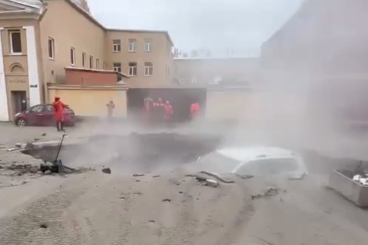 В Петербурге после прорыва трубы с кипятком пострадало двое детей