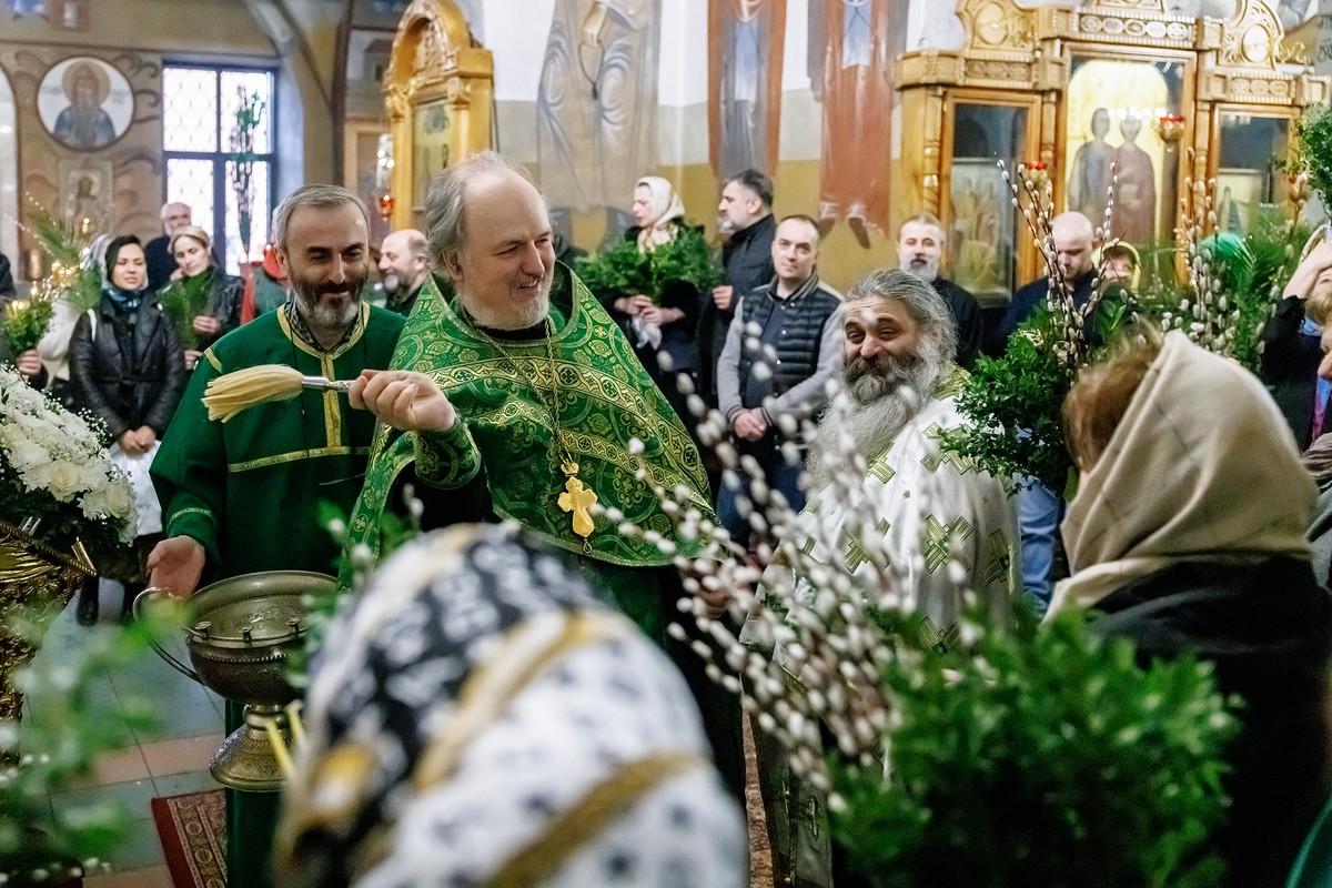 Россиянам рассказали, с какими проблемами не помогут в храме
