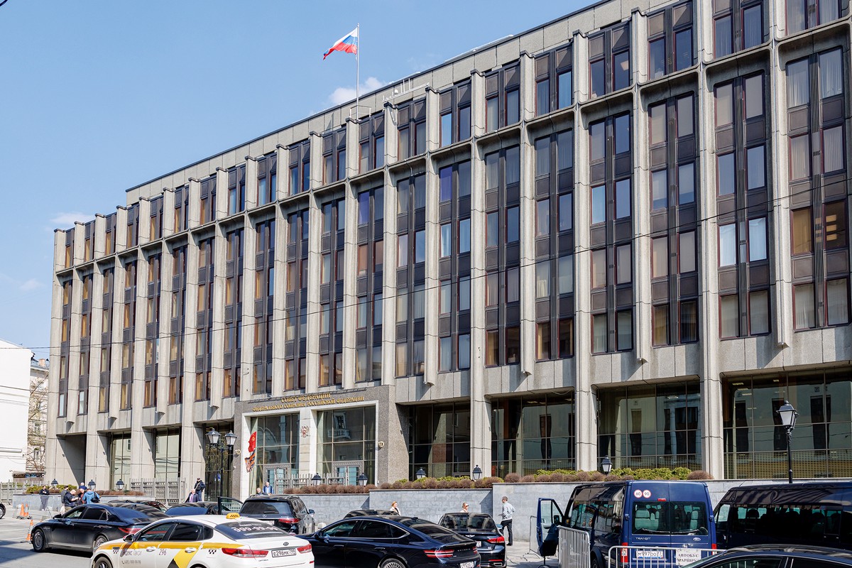 Совфед одобрил закон о конфискации имущества за фейки об армии