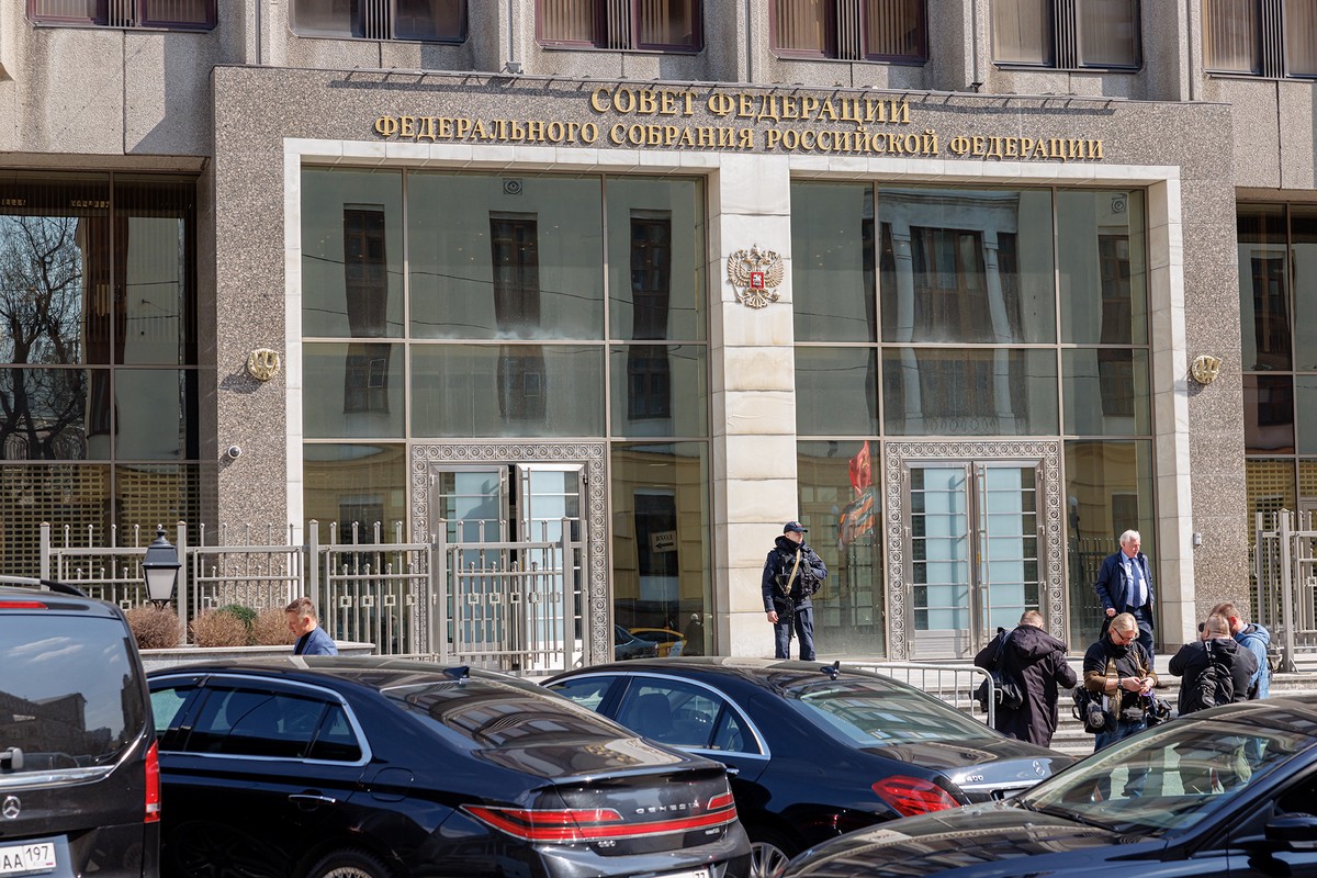 Сенатор от Приморского края заявила, что в Совфед попадают за взятки