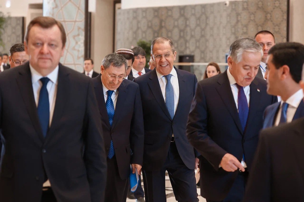 Лавров: в мире начинают отказываться от доллара, и это необратимо
