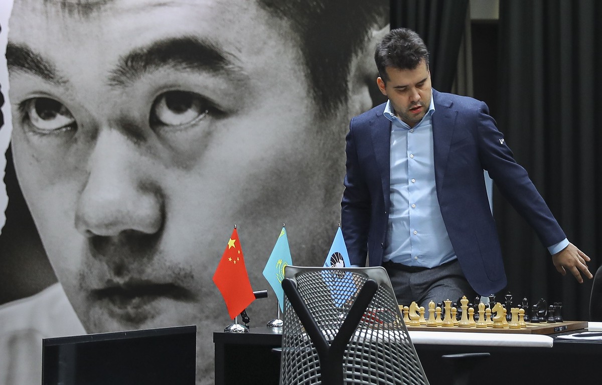 Непомнящий белыми обыграл Дин Лижэня в пятой партии матча за звание чемпиона мира по шахматам