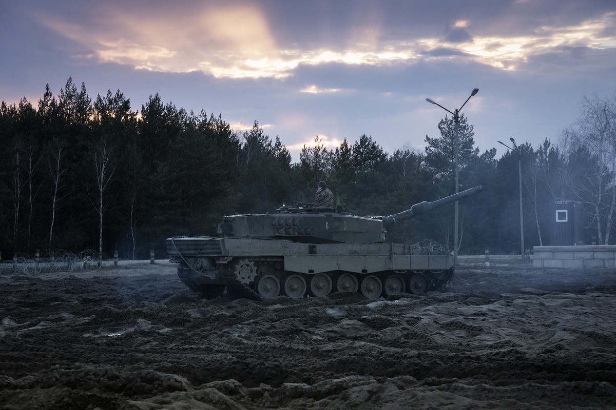 Die Presse: украинцы доламывают подбитые танки Leopard 2 во время ремонта