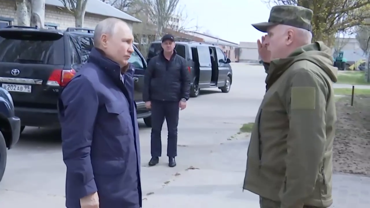 Песков назвал «весьма странными» заявления Киева о том, что в зону СВО ездил не Путин, а его «двойник»